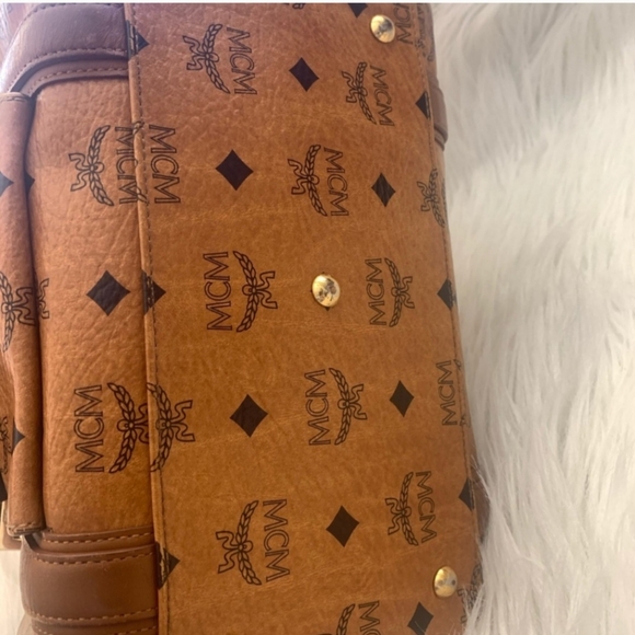 MCM Satchel - Picture 4 of 10